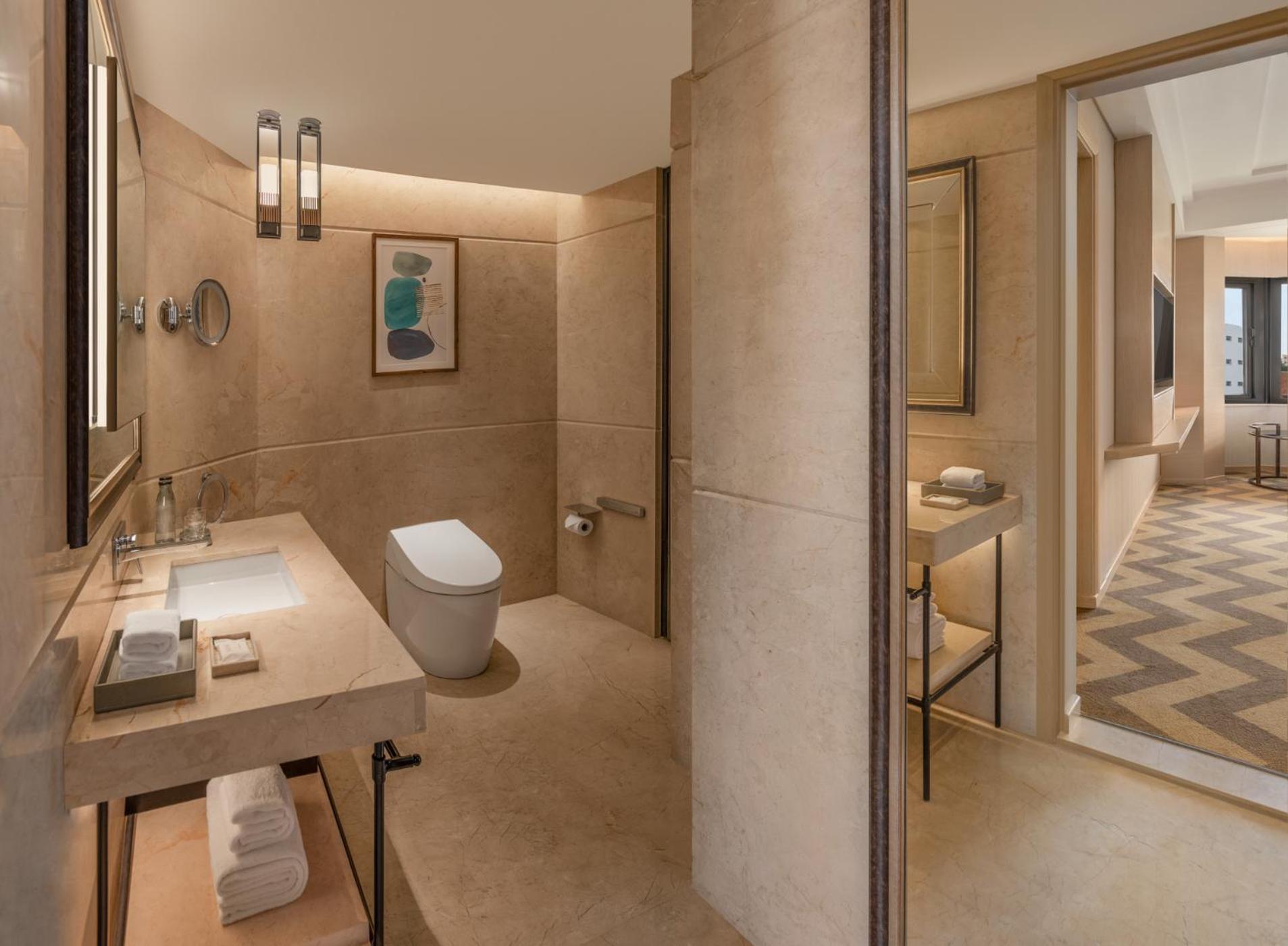 The Residency, 4*